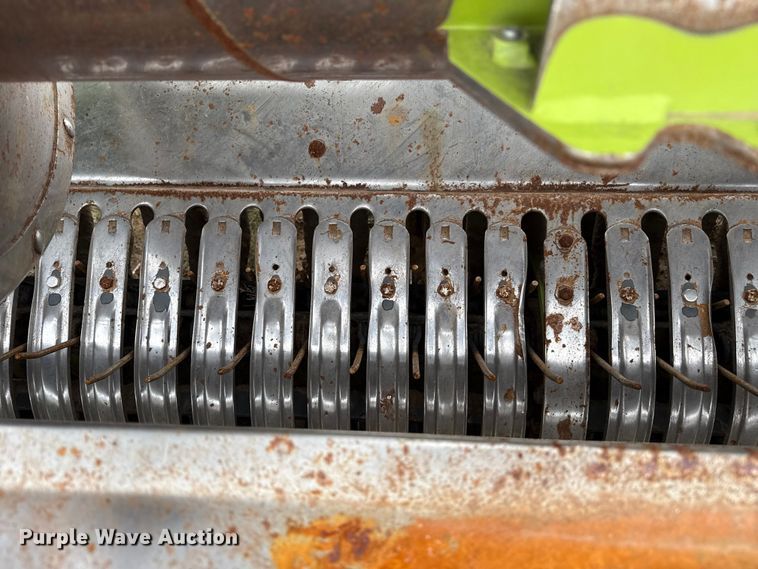 image for item FB6749 Claas 380 pickup head