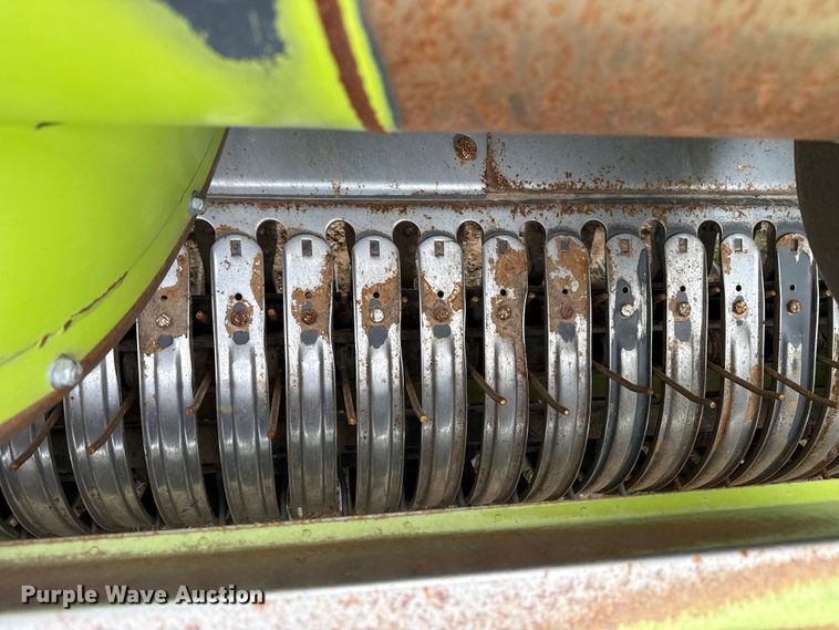 image for item FB6749 Claas 380 pickup head