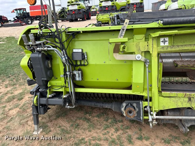 image for item FB6749 Claas 380 pickup head