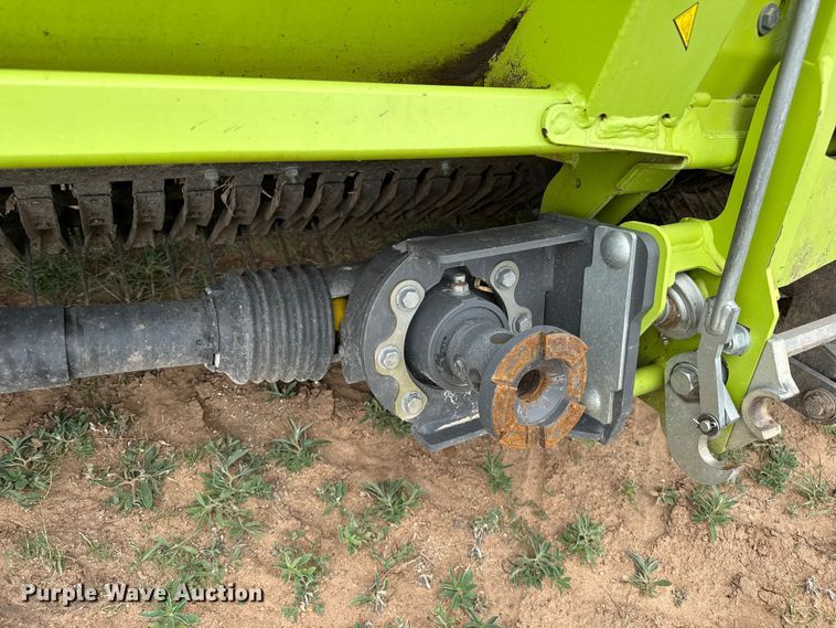 image for item FB6749 Claas 380 pickup head