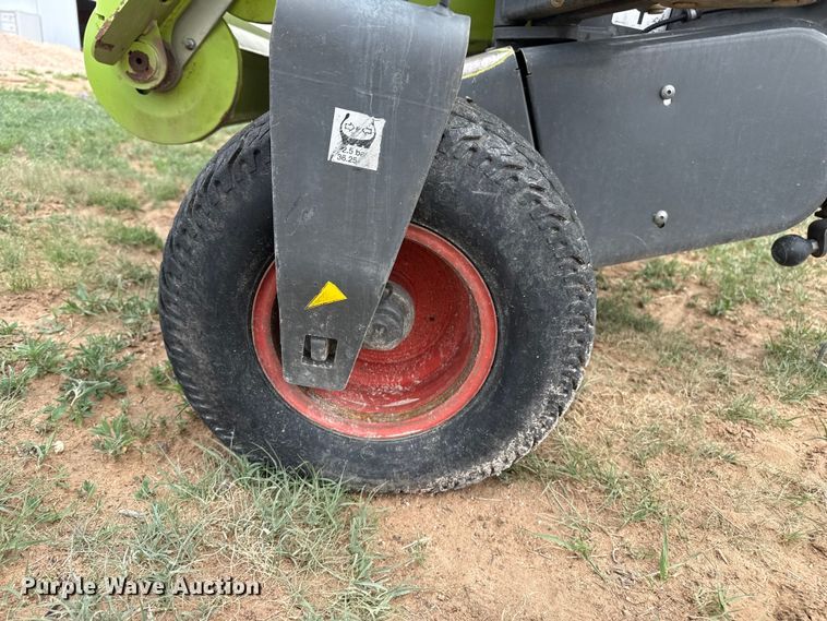 image for item FB6749 Claas 380 pickup head