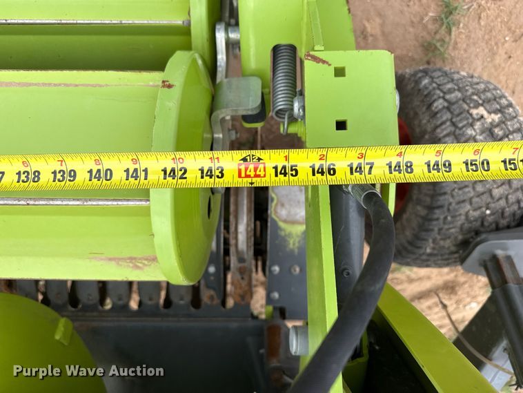 image for item FB6749 Claas 380 pickup head