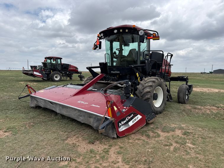 image for item FB6754 2022 Macdon M1240 swather / windrower