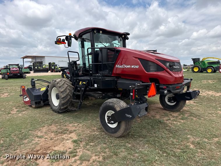 image for item FB6754 2022 Macdon M1240 swather / windrower