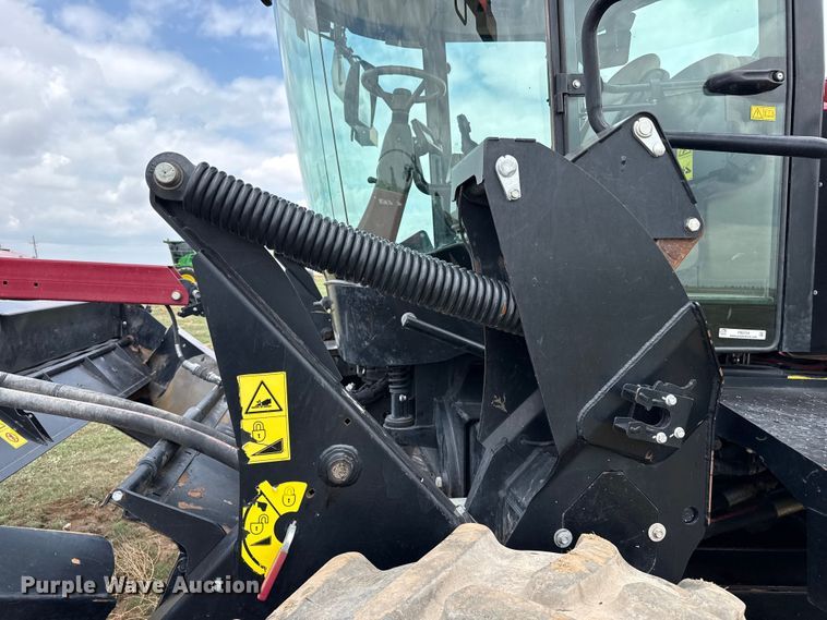 image for item FB6754 2022 Macdon M1240 swather / windrower