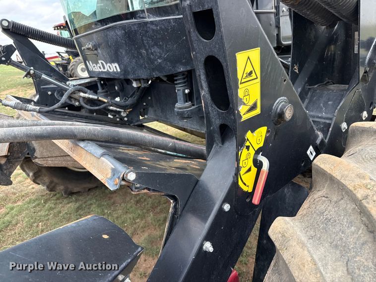 image for item FB6754 2022 Macdon M1240 swather / windrower