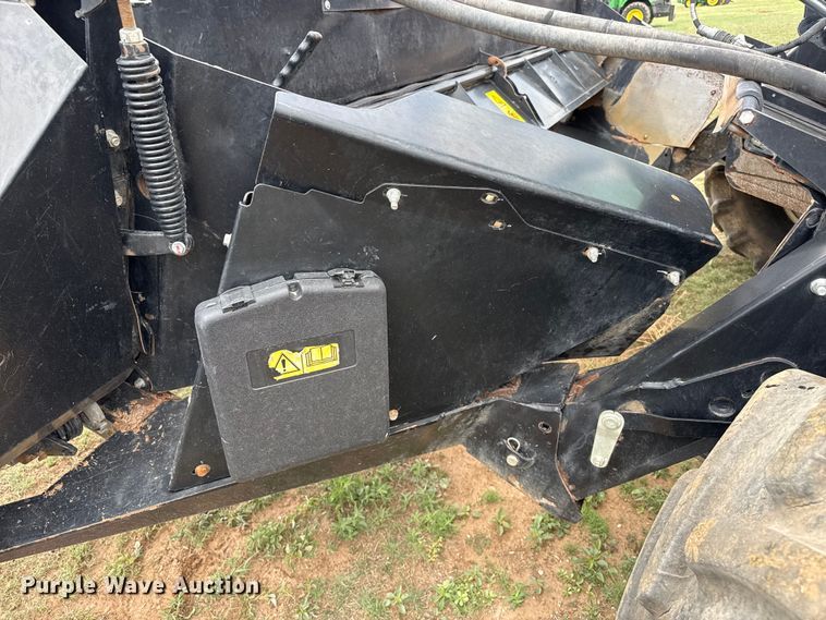 image for item FB6754 2022 Macdon M1240 swather / windrower