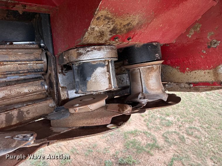 image for item FB6754 2022 Macdon M1240 swather / windrower
