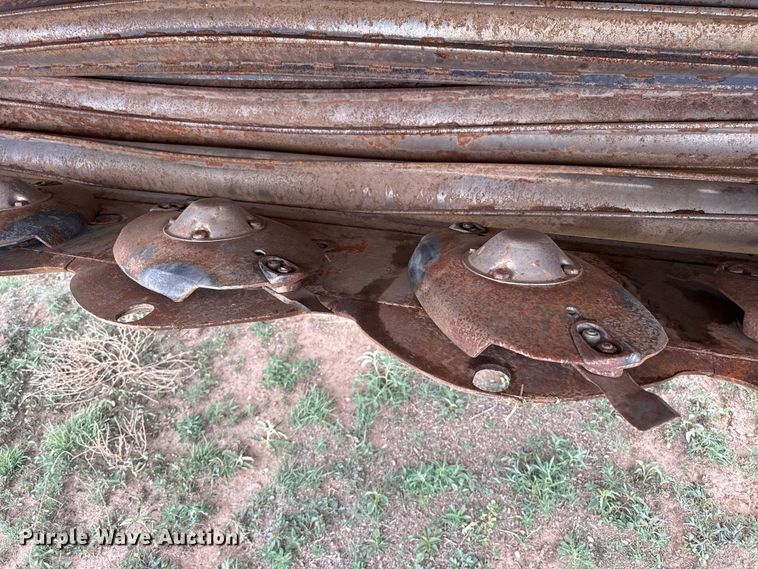 image for item FB6754 2022 Macdon M1240 swather / windrower