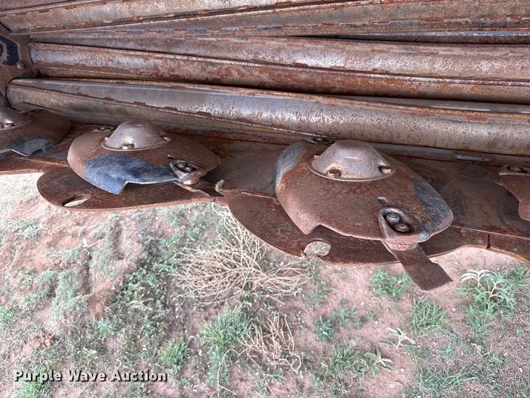 image for item FB6754 2022 Macdon M1240 swather / windrower