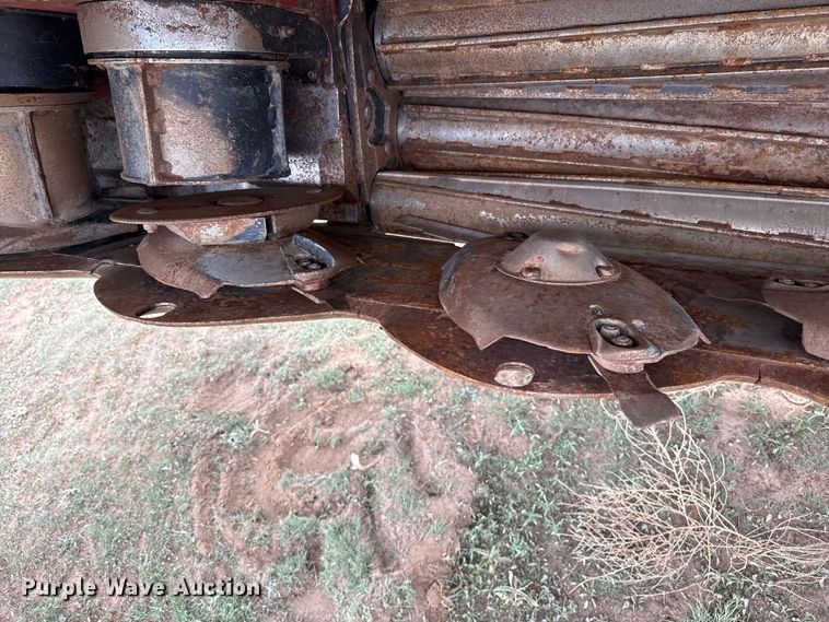 image for item FB6754 2022 Macdon M1240 swather / windrower