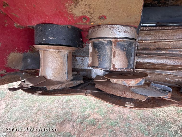 image for item FB6754 2022 Macdon M1240 swather / windrower