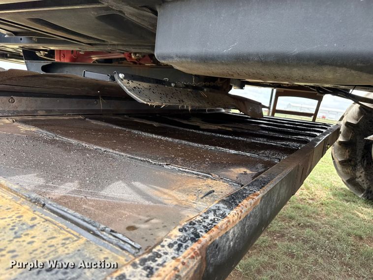 image for item FB6754 2022 Macdon M1240 swather / windrower