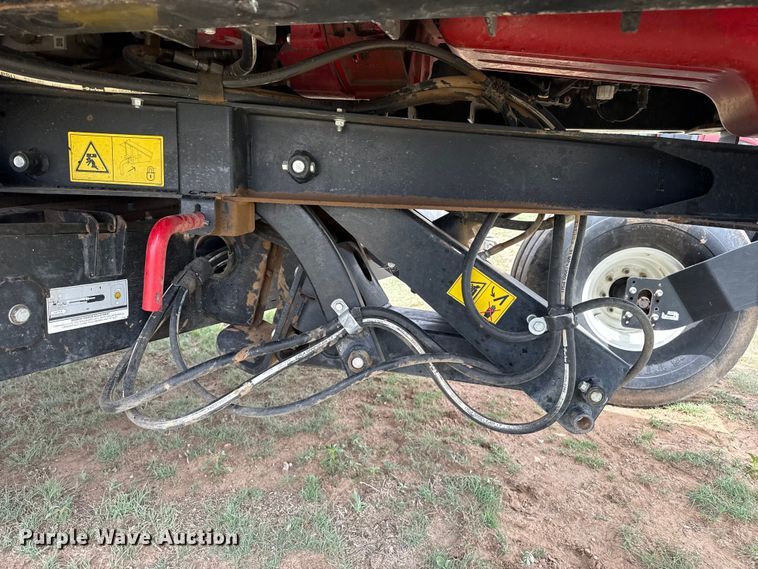 image for item FB6754 2022 Macdon M1240 swather / windrower
