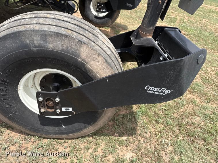 image for item FB6754 2022 Macdon M1240 swather / windrower