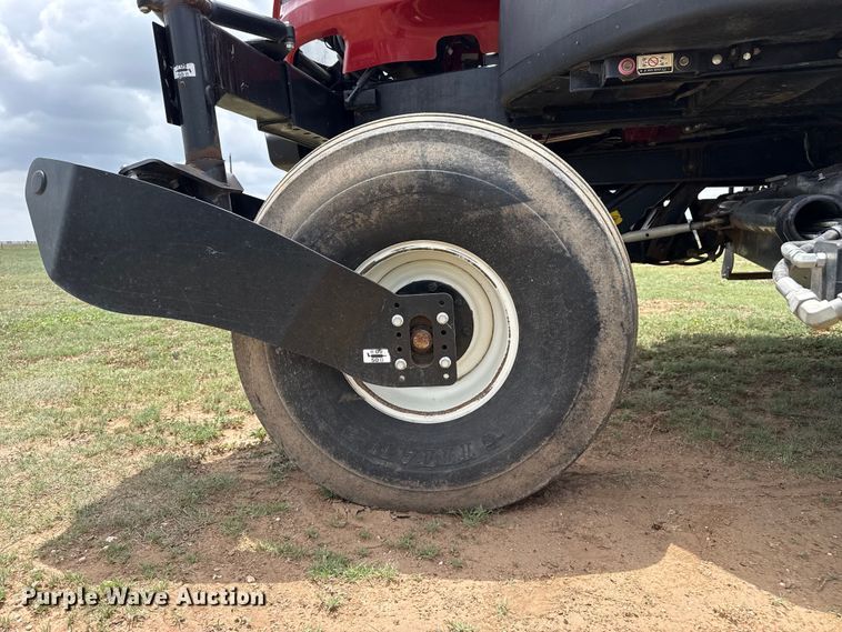 image for item FB6754 2022 Macdon M1240 swather / windrower