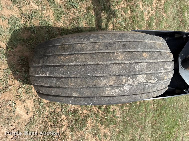 image for item FB6754 2022 Macdon M1240 swather / windrower