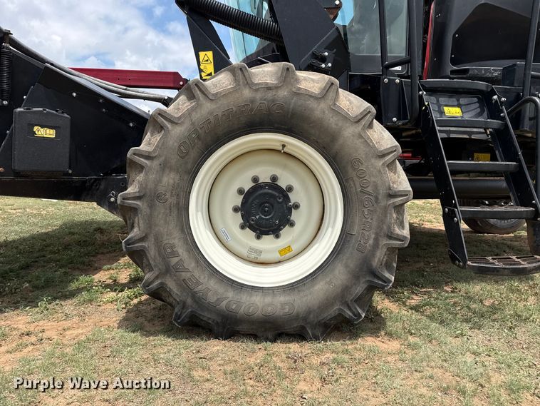 image for item FB6754 2022 Macdon M1240 swather / windrower