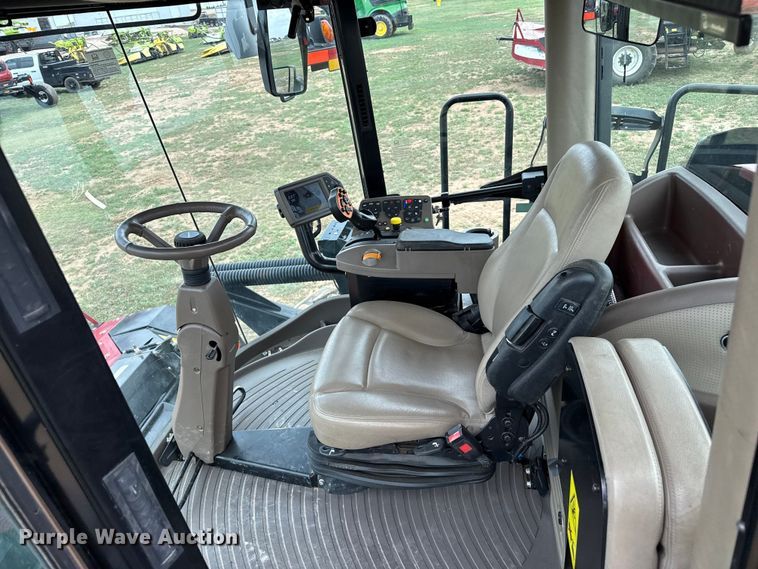 image for item FB6754 2022 Macdon M1240 swather / windrower