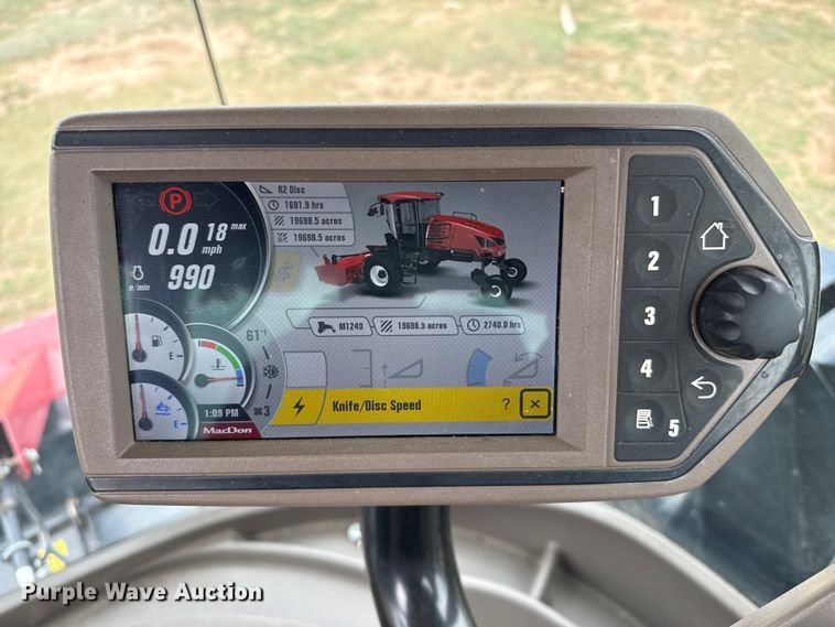 image for item FB6754 2022 Macdon M1240 swather / windrower