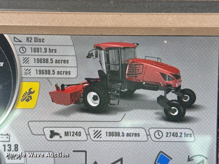 image for item FB6754 2022 Macdon M1240 swather / windrower