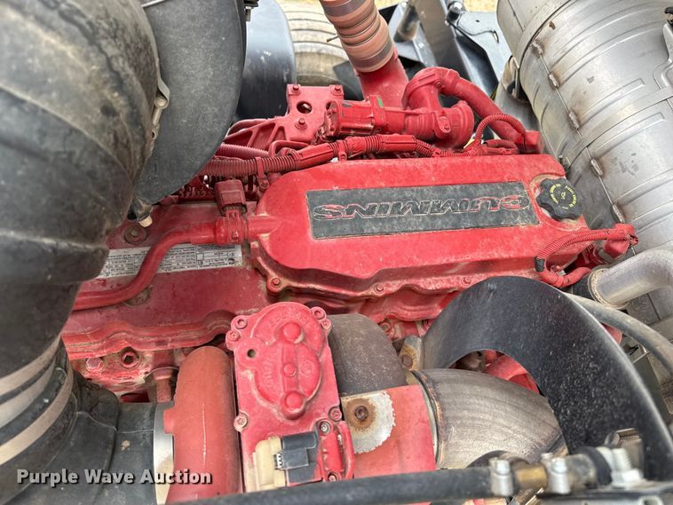 image for item FB6754 2022 Macdon M1240 swather / windrower