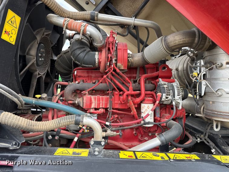 image for item FB6754 2022 Macdon M1240 swather / windrower