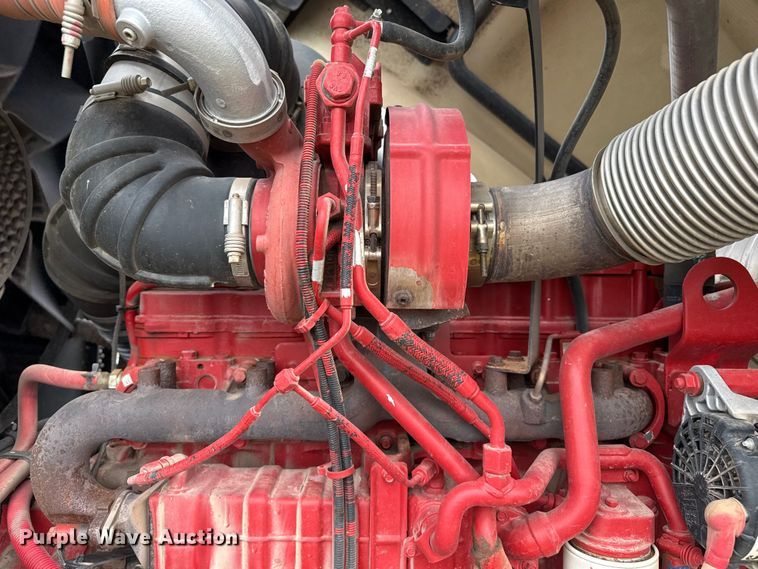 image for item FB6754 2022 Macdon M1240 swather / windrower