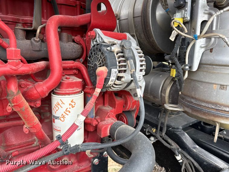 image for item FB6754 2022 Macdon M1240 swather / windrower