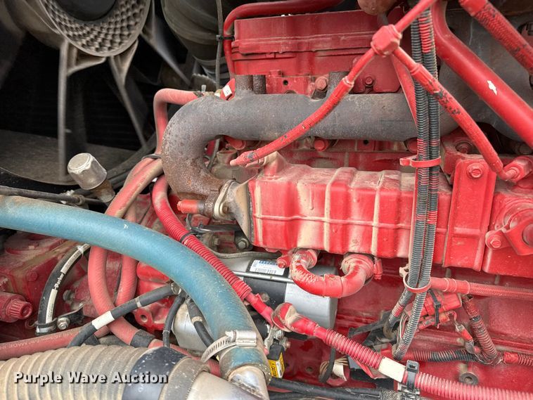 image for item FB6754 2022 Macdon M1240 swather / windrower