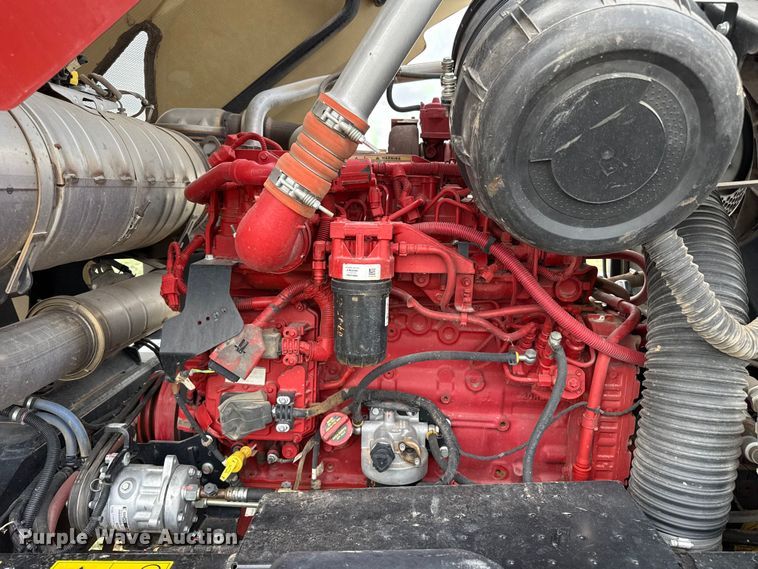 image for item FB6754 2022 Macdon M1240 swather / windrower
