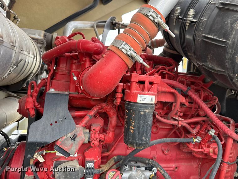 image for item FB6754 2022 Macdon M1240 swather / windrower