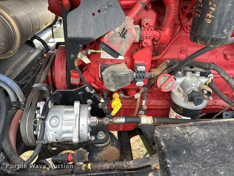 image for item FB6754 2022 Macdon M1240 swather / windrower