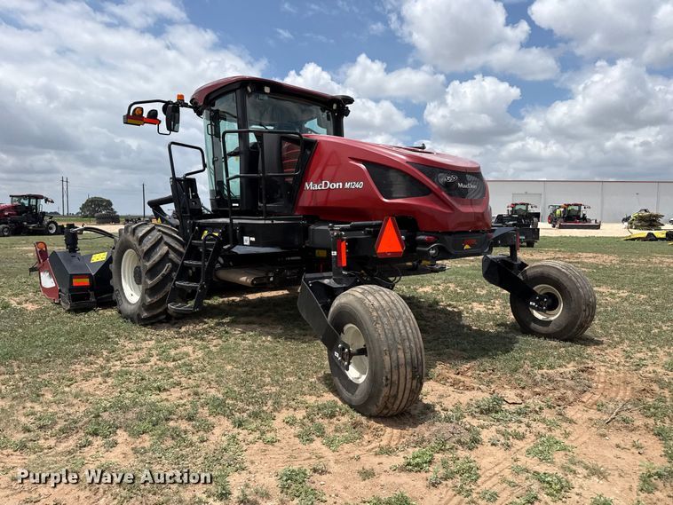 image for item FB6755 2022 Macdon M1240 swather / windrower