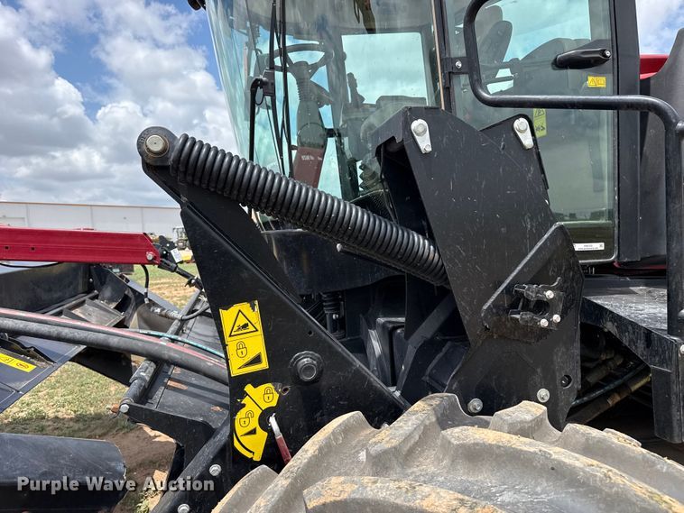 image for item FB6755 2022 Macdon M1240 swather / windrower