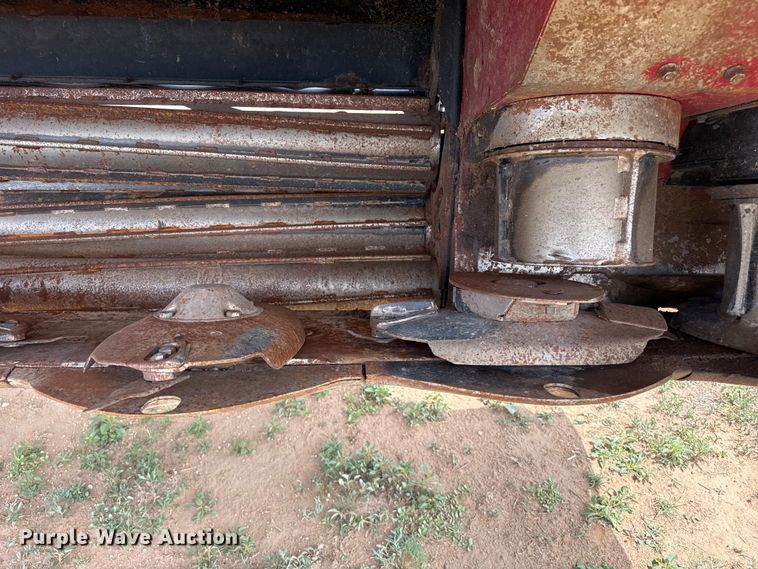 image for item FB6755 2022 Macdon M1240 swather / windrower