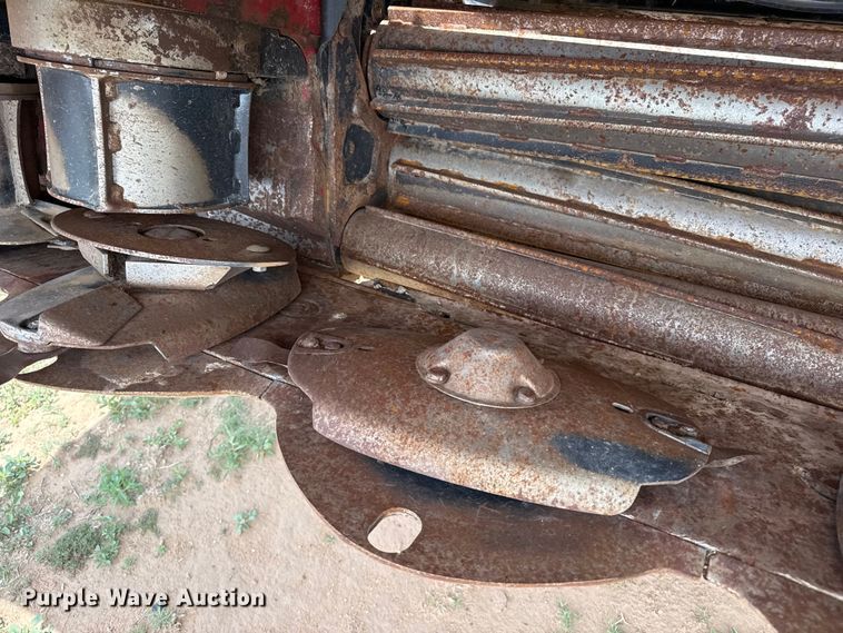 image for item FB6755 2022 Macdon M1240 swather / windrower