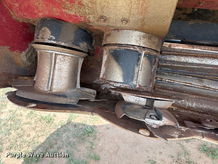 image for item FB6755 2022 Macdon M1240 swather / windrower