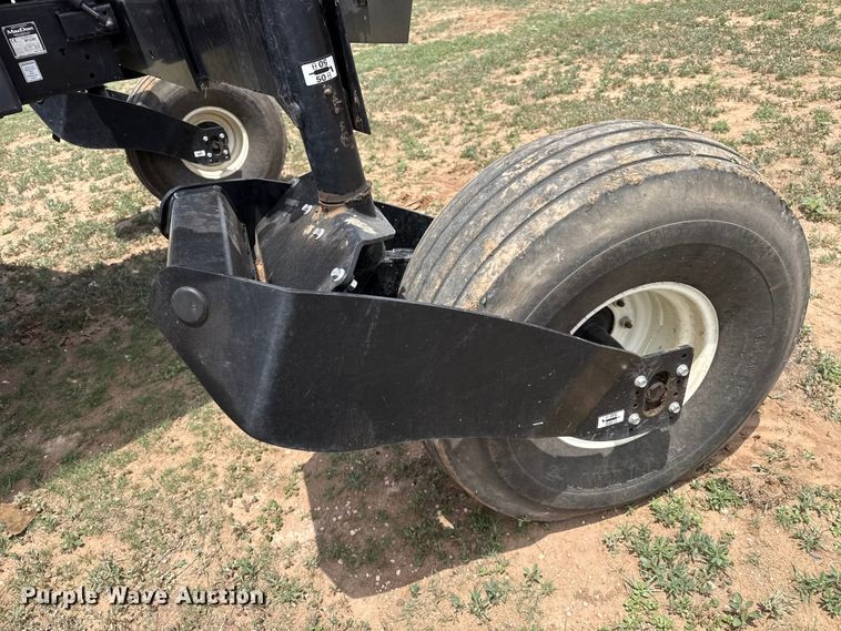 image for item FB6755 2022 Macdon M1240 swather / windrower