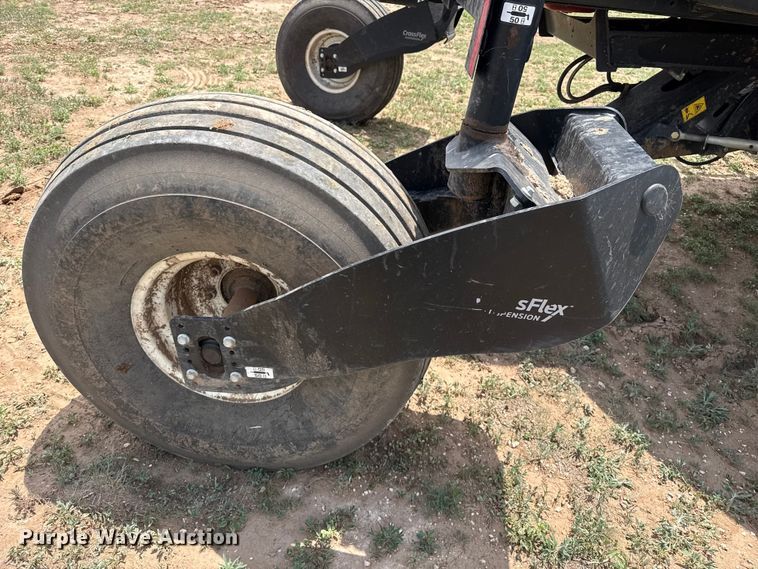 image for item FB6755 2022 Macdon M1240 swather / windrower