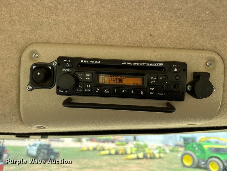 image for item FB6755 2022 Macdon M1240 swather / windrower