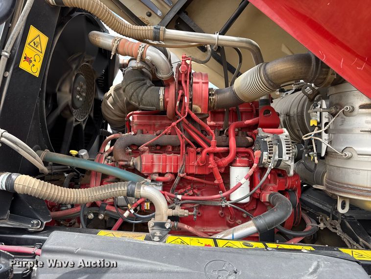 image for item FB6755 2022 Macdon M1240 swather / windrower