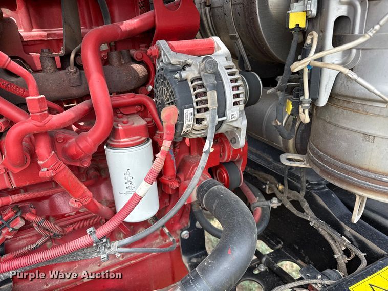 image for item FB6755 2022 Macdon M1240 swather / windrower
