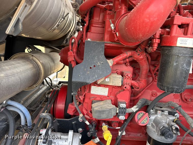 image for item FB6755 2022 Macdon M1240 swather / windrower