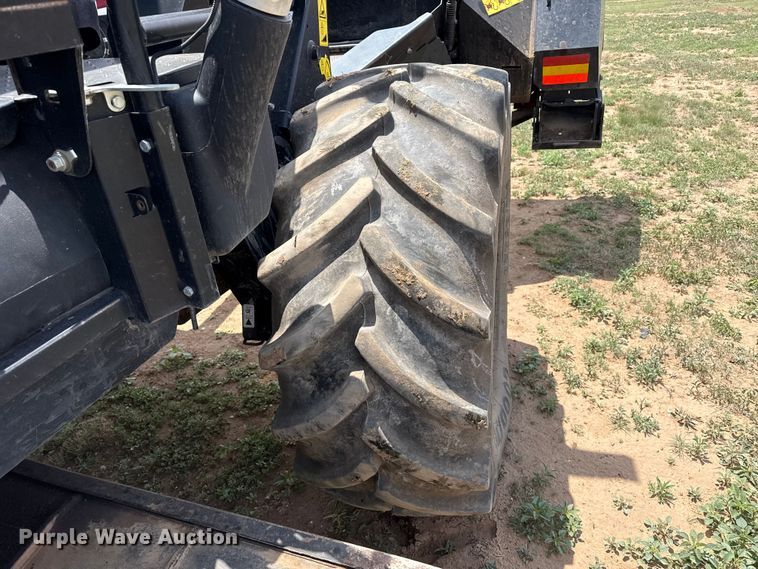 image for item FB6755 2022 Macdon M1240 swather / windrower