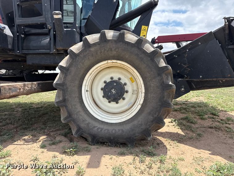image for item FB6755 2022 Macdon M1240 swather / windrower
