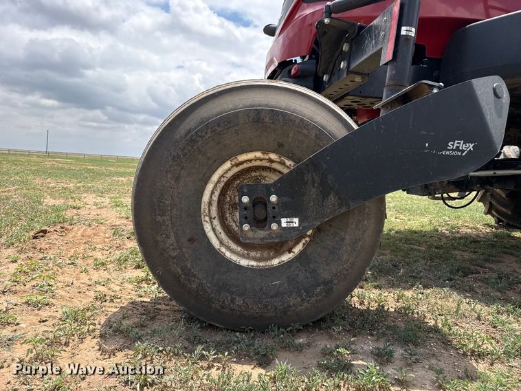 image for item FB6755 2022 Macdon M1240 swather / windrower