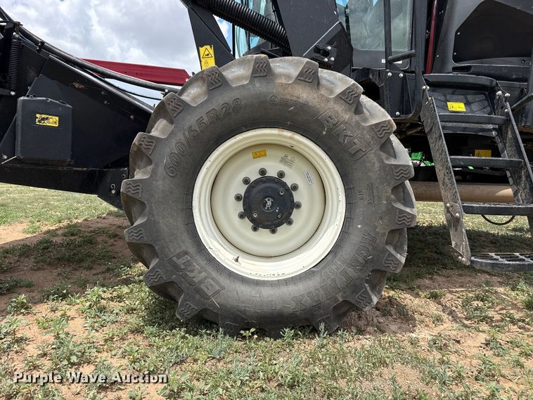image for item FB6755 2022 Macdon M1240 swather / windrower