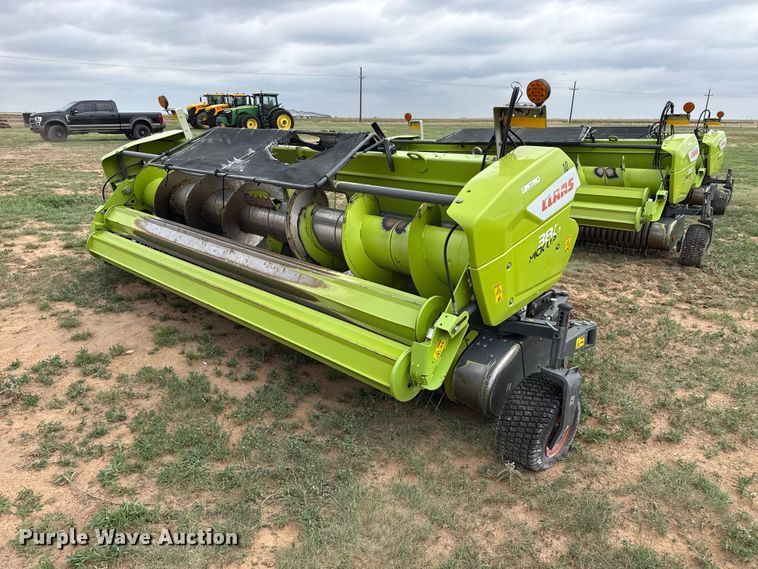 image for item FB6758 Claas 380 pickup head