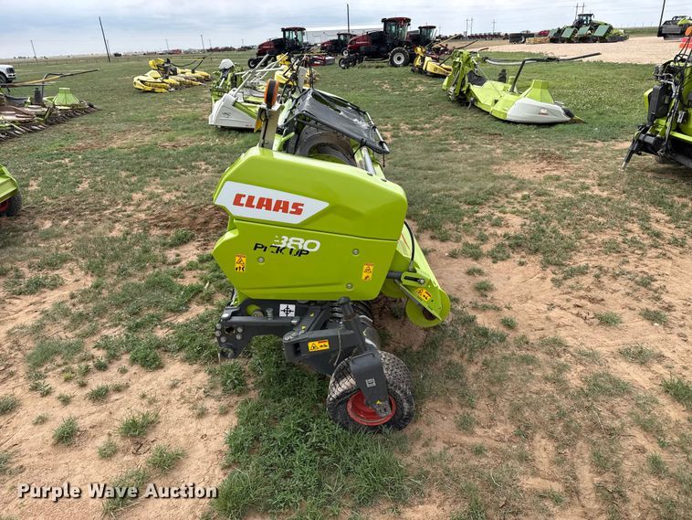 image for item FB6758 Claas 380 pickup head